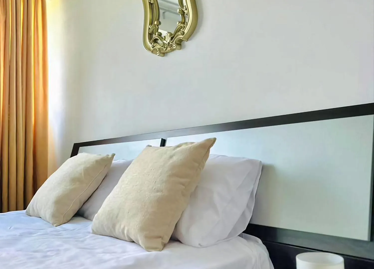 Moon Modern Apartment Bucharest