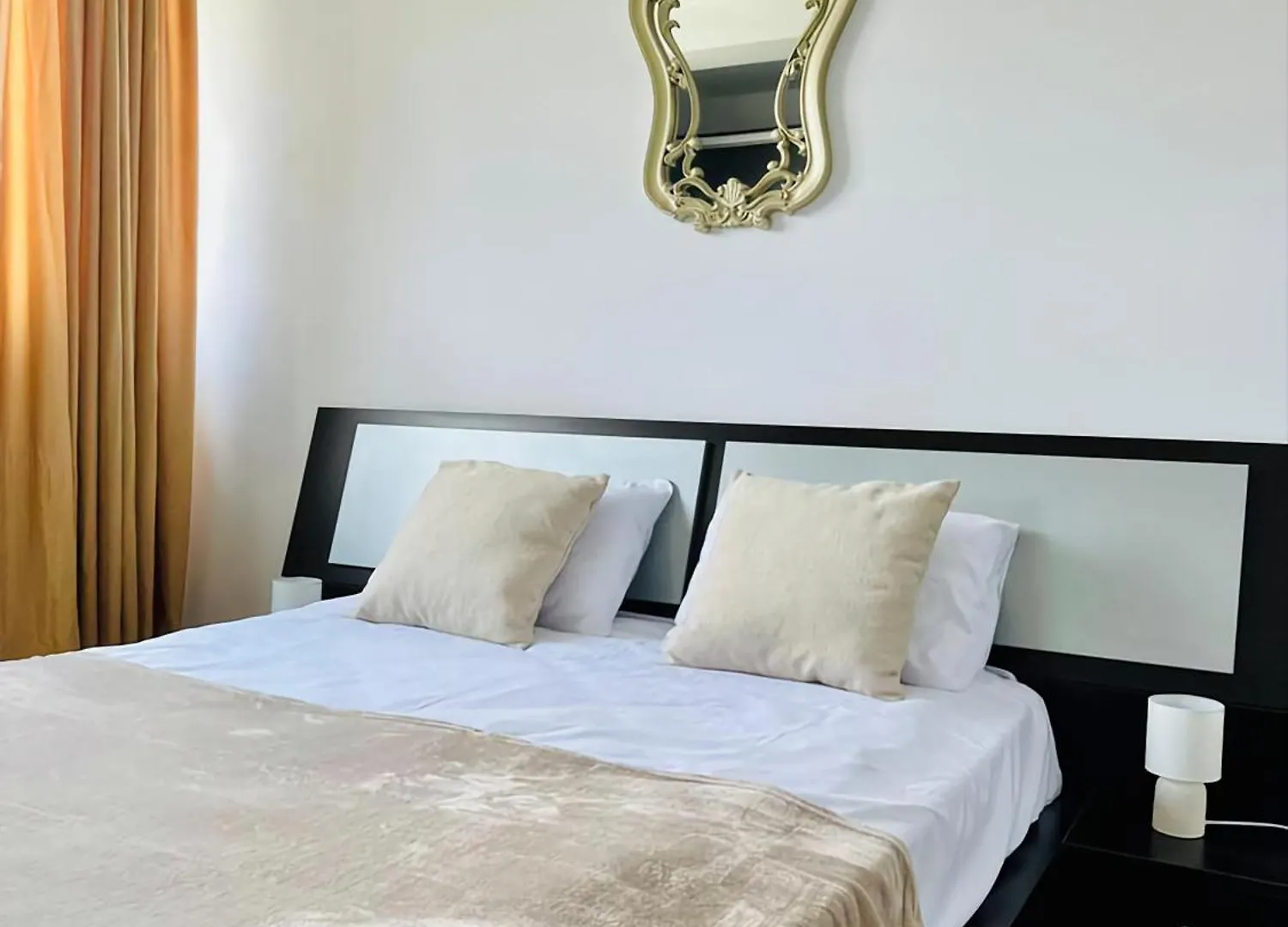 Moon Modern Apartment Bucharest